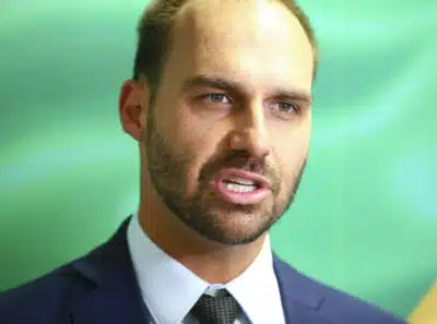 Deputado Eduardo Bolsonaro visita o senador Chico Rodrigues (DEM/RR), que pode ser o relator na sabatina para a indicação do novo embaixador brasileiro nos EUA. Brasilia 09-08-2019. Foto: Sérgio Lima/PODER 360