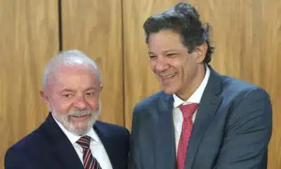 DF - EUA/TRUMP/TARIFAS/BRASIL/HADDAD/ACREDITA EXPORTAÇÃO - ECONOMIA -  O presidente Luiz Inácio Lula da Silva  e o o ministro da Fazenda, Fernando Haddad durante cerimônia para sanção   do projeto de lei Complementar nº 167/2024, que cria o Programa Acredita Exportação, no Palácio do Planalto, em   Brasília, na tarde desta segunda- feira, 28. Haddad afirmou que o Brasil não pode se deter 