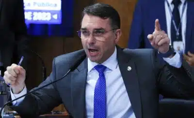 Brasília (DF) 19/11/2024 Senador, Flávio Bolsonaro, na comissão de segurança do Senado. Senador falou que pensar em Matar não é crime