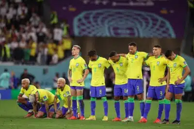 QAT - CROÁCIA/BRASIL - ESPORTES - RODRYGO, PEDRO, NEYMAR, ANTONY e FRED, ALEX SANDRO, DANILO, THIAGO SILVA e CASEMIRO do Brasil durante partida entre Cro?cia x Brasil, v?lida pelas quartas de final da Copa do Mundo, realizada no Est?dio Education City em Doha, Catar. 09/12/2022 - Foto: RODOLFO BUHRER/FOTOARENA/FOTOARENA/ESTADÃO CONTEÚDO