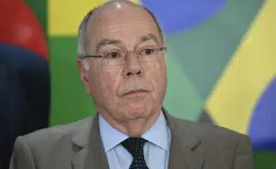 DF - MINISTROS/FALAM SOBRE DEPORTADOS DO EUA - POLÍTICA - Foto, Ministro das Relações Exteriores Mauro Vieira. Nesta terça (28) o Ministro das Relações Exteriores Mauro Vieira e a Ministra dos Direitos Humanos e da Cidadania Macaé Evaristo falam com a imprensa sobre deportados dos EUA para Brasil e uso de algemas durante a viagem de deportacão. 28/01/2025 - Foto: TON MOLINA/FOTOARENA/FOTOARENA/ESTADÃO CONTEÚDO