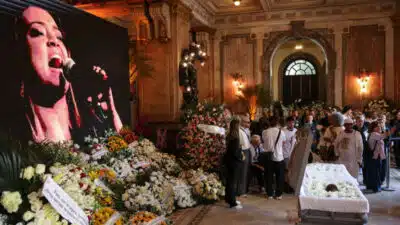 Rio de Janeiro (RJ), 25/07/2025 – Familiares, amigos e fãs dão último adeus à Preta Gil, durante velório no Theatro Municipal do Rio de Janeiro. Foto: Tomaz Silva/Agência Brasil