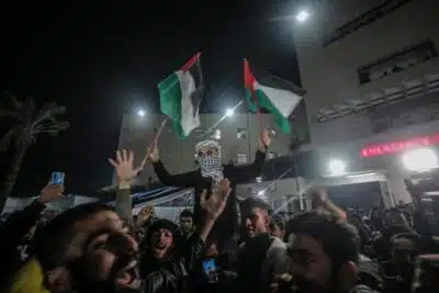 Deir Al Balah (---), 15/01/2025.- Palestinians react to news of a ceasefire agreement with Israel, in Deir al Balah, central Gaza Strip, 15 January 2025. According to US and Hamas officials, Israel and Hamas agreed on a hostage deal and ceasefire, to be implemented in the coming days. EFE/EPA/MOHAMMED SABER