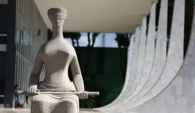 Brasil, Brasília, DF. 30/07/2010. Escultura A Justiça, de Alfredo Ceschiatti em frente ao Supremo Tribunal Federal, na Praça dos Três Poderes, em Brasília, Distrito Federal. - Crédito:WILTON JUNIOR/ESTADÃO CONTEÚDO/AE/Código imagem:199193