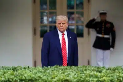 WASHINGTON (United States), 08/05/2025.- US President Donald Trump speaks to the media outside West Wing of the White House in Washington, DC, USA, 08 May 2025. EFE/EPA/WILL OLIVER