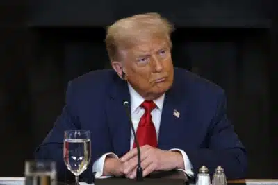 WASHINGTON (United States), 09/07/2025.- US President Donald Trump during a meeting with African leaders at the White House, Washington, DC, USA, 09 July 2025. President Trump is meeting with the leaders of Gabon, Guinea-Bissau, Liberia, Mauritania and Senegal at the White House to discuss trade. EFE/EPA/WILL OLIVER / POOL POOL
