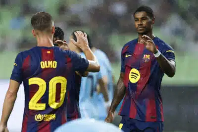 SEÚL, 04/08/2025.- El jugador del Barcelona Marcus Rashford (d) celebra con su compañero Dani Olomo tras anotar un gol durante el partido amistoso que su equipo ha disputado frente al Daegu coreano, el tercer partido de la pretemporada del equipo azulgrana, este lunes en Seúl. EFE/ Jeon Heon-kyun