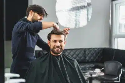 Corte masculino contemporâneo para aumentar a autoconfiança Corte masculino contemporâneo para aumentar a autoconfiança