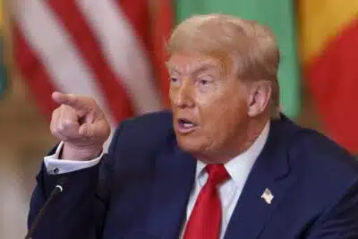 WASHINGTON (United States), 09/07/2025.- US President Donald Trump during a meeting with African leaders at the White House, Washington, DC, USA, 09 July 2025. President Trump is meeting with the leaders of Gabon, Guinea-Bissau, Liberia, Mauritania and Senegal at the White House to discuss trade. EFE/EPA/WILL OLIVER / POOL