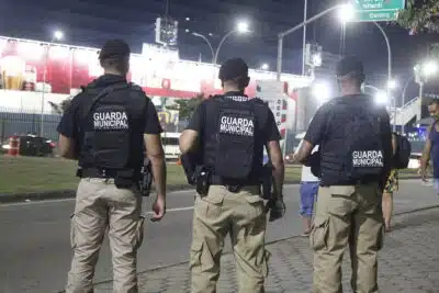 O RJ institui uma nova Força Municipal, composta por 300 guardas armados, visando reforçar a segurança pública