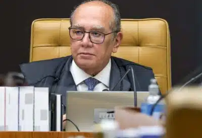 Ministra Gilmar Mendes assina acordo para que jornalistas destorem R$ 10 mil referente a “danos morais” em reportagem