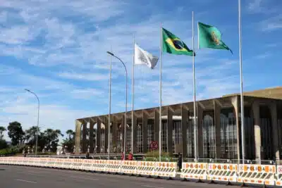 BRASÍLIA,DF,17.07.2015:CÚPULA-MERCOSUL - Preparativos nos arredores do Palácio do Itamaraty, em Brasília (DF), nesta sexta-feira (17), para o XLVIII Cúpula do Mercosul. (Foto: Charles Sholl/Futura Press/Folhapress)