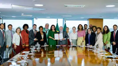 Presidente da República, Luiz Inácio Lula da Silva, durante sanção dos Projetos de Lei nº 1.730/2024, que reconhece o Carnaval do Município do Rio de Janeiro como manifestação da cultura nacional, e nº 4.187/2024, que institui o Dia Nacional da Axé-Music. Palácio do Planalto, Brasília – DF.Foto: Ricardo Stuckert / PR