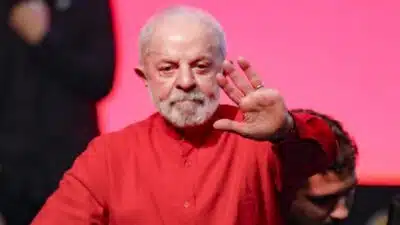 Presidente Luiz Inacio Lula da Silva particpa do encerramento do 17º Encontro Nacional do Partido dos Trabalhadores (PT) que elegeu Edilnho Silva novo presidente do partido, em Brasilia. | Sérgio Lima/Poder360 - 03Ago2025