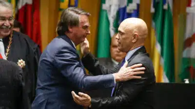Presidente Jair Bolsonaro participa da sessão solene de posse da nova direção Tribunal Superior do Trabalho (TST) tomaram  posse o ministro Emmanoel Pereira, eleito para assumir a Presidência do TST e do Conselho Superior da Justiça do Trabalho (CSJT), a ministra Dora Maria da Costa, que assumirá a Vice-Presidência, e o ministro Caputo Bastos, designado para a Corregedoria-Geral da Justiça do Trabalho. | Sérgio Lima/Poder360 19.mai.2022.