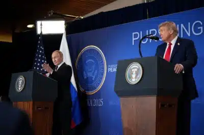 ANCHORAGE, ALASKA - AUGUST 15: U.S. President Donald Trump (R) and Russian President Vladimir Putin hold a press conference at Joint Base Elmendorf-Richardson on August 15, 2025 in Anchorage, Alaska. The two leaders are meeting for peace talks aimed at ending the war in Ukraine.   Andrew Harnik/Getty Images/AFP (Photo by Andrew Harnik / GETTY IMAGES NORTH AMERICA / Getty Images via AFP)