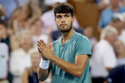 MASON, OHIO - AUGUST 16: Carlos Alcaraz of Spain reacts after his win over Alexander Zverev of Germany during the semifinals of the Cincinnati Open at Lindner Family Tennis Center on August 16, 2025 in Mason, Ohio.   Matthew Stockman/Getty Images/AFP (Photo by MATTHEW STOCKMAN / GETTY IMAGES NORTH AMERICA / Getty Images via AFP)