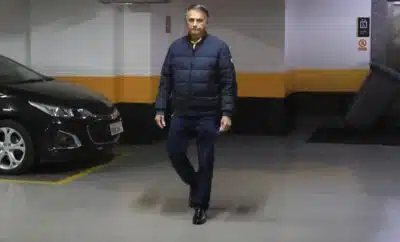DF - BOLSONARO/STF/RESTRIÇÕES/ONTEM - POLÍTICA - O ex-presidente da República, Jair   Messias Bolsonaro,  deixa a garagem  do PL,   em Brasília,  na tarde da terça-feira, 21 de julho de 2025. A defesa de Jair   Bolsonaro (PL) prestou esclarecimentos nesta terça-feira, 22, ao Supremo Tribunal   Federal (STF) e alegou não ter conhecimento de que o ex-presidente estava proibido   de conceder entrevistas. Os advogados sustentaram que Bolsonaro não descumpriu as   medidas cautelares impostas pelo ministro Alexandre de Moraes, prometeram que ele   permanecerá calado e pediram explicações sobre o que é e o que não é permitido ao   ex-presidente.   22/07/2025 - Foto: WILTON JUNIOR/ESTADÃO CONTEÚDO