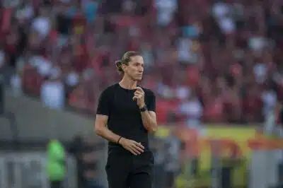 RJ - BRASILEIRO A 2025, FLAMENGO X SÃO PAULO - ESPORTES - RJ - RIO DE JANEIRO - 12/07/2025 - BRASILEIRO A 2025, FLAMENGO X SÃO PAULO - Filipe Luis técnico do Flamengo durante partida contra o São Paulo no estádio Maracanã pelo campeonato Brasileiro A 2025. 12/07/2025 - Foto: THIAGO RIBEIRO/AGIF - AGÊNCIA DE FOTOGRAFIA/AGIF - AGÊNCIA DE FOTOGRAFIA/ESTADÃO CONTEÚDO