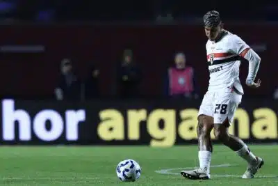 SP - COPA DO BRASIL 2025, SÃO PAULO X ATHLETICO-PR - ESPORTES - SP - SÃO PAULO - 31/07/2025 - COPA DO BRASIL 2025, SÃO PAULO X ATHLETICO-PR - Alan Franco jogador do São Paulo durante partida contra o Athletico-PR no estádio Morumbi pelo campeonato Copa Do Brasil 2025. 31/07/2025 - Foto: MARCELLO ZAMBRANA/AGIF - AGÊNCIA DE FOTOGRAFIA/AGIF - AGÊNCIA DE FOTOGRAFIA/ESTADÃO CONTEÚDO