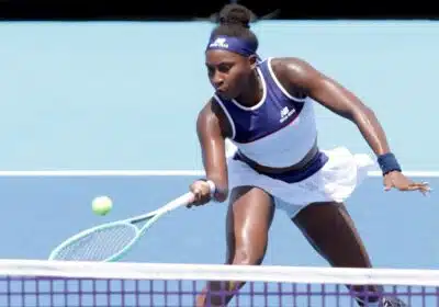 MASON (United States), 10/08/2025.- Coco Gauff of the United States in action against Xinyu Wang of China during the 2nd round of the Cincinnati Open at the Lindner Family Tennis Center in Mason, Ohio, USA, 10 August 2025. (Tenis, Estados Unidos) EFE/EPA/MARK LYONS