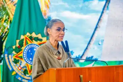 Executivo derruba 63 artigos do projeto que visa desmantelar direitos; novo documento com alterações será encaminhado ao Legislativo