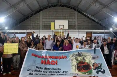 Mobilização impede que quilombola seja removido de sua terra em Minas Gerais, após determinação judicial Mobilização impede que quilombola seja removido de sua terra em Minas Gerais, após determinação judicial