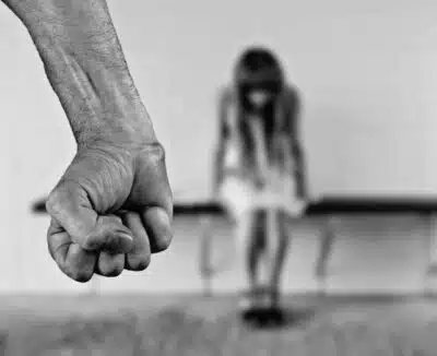 Elevador se torna mais um caso de violência contra a mulher, evidenciando o machismo da sociedade
