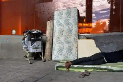 Com Zema, a população de famílias em situação de rua aumentou 122% em Minas Gerais