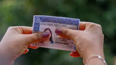 Emissão da CNH: estados com maiores custos revelados. Valor pode chegar a R$ 3 mil