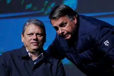 SC - BALNEÁRIO CAMBORIÚ/CPAC BRASIL/BOLSONARO - POLÍTICA - Tarcísio de Freitas (Republicanos), Governador de São Paulo, e o ex-Presidente, Jair Bolsonaro (PL), durante a   Conferência de Política Ação e Conservadora - CPAC Brasil 2024, realizada no Expocentro, em Balneário Camboriú,   neste sábado, 06 de julho de 2024.   06/07/2024 - Foto: HEULER ANDREY/DIA ESPORTIVO/ESTADÃO CONTEÚDO