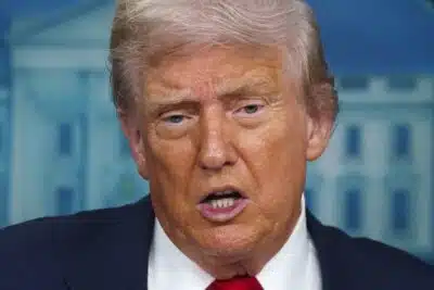 WASHINGTON (United States), 11/08/2025.- US President Donald Trump addresses the media in the James S. Brady Press Briefing Room of the White House, Washington, DC, USA, 11 August 2025. President Trump is due to announce the deployment of the National Guard in Washington DC as part of a crime reduction strategy. EFE/EPA/WILL OLIVER / POOL