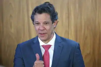 DF - EUA/TRUMP/TARIFAS/BRASIL/HADDAD/ACREDITA EXPORTAÇÃO - ECONOMIA -  O  ministro da Fazenda, Fernando Haddad durante cerimônia para sanção do projeto de lei Complementar nº 167/2024,   que cria o Programa Acredita Exportação, no Palácio do Planalto, em Brasília, na tarde desta segunda- feira, 28.   Haddad afirmou que o Brasil não pode se deter 