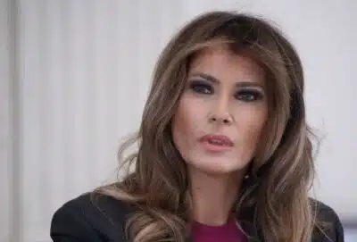 WHG01. BOGOTÁ (COLOMBIA), 14/07/2024.- Fotografía de archivo de la ex primera dama estadounidense, Melania Trump, en una mesa redonda, el martes 20 de marzo de 2018, en la Casa Blanca, en Washington (EE.UU.). Melania Trump emitió un comunicado en el que dijo que el presunto atacante de su marido era un 
