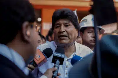 AME938. VILLA TUNARI (BOLIVIA), 17/08/2025.- El expresidente de Bolivia Evo Morales da declaraciones luego de votar este domingo, en el centro de votación Escuela Villa 14, municipio de Villa Tunari (Bolivia). EFE/Rodrigo Sura