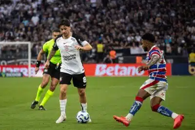 SP - CORINTHIANS/FORTALEZA - ESPORTES - Rodrigo Garro durante a partida entre Corinthians e Fortaleza, válida pela 18ª rodada do Brasileirão e realizada na tarde deste domingo (03) na Neo Química Arena, em São Paulo, SP. 03/08/2025 - Foto: RODILEI MORAIS/FOTOARENA/FOTOARENA/ESTADÃO CONTEÚDO