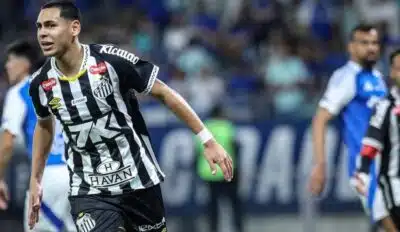 Caballero se sobressai e causa polêmica no Santos: “Espero proporcionar grande felicidade à torcida” Caballero se sobressai e causa polêmica no Santos: “Espero proporcionar grande felicidade à torcida”