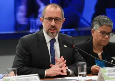 ‘Carvalho comenta sobre Lula e cita possíveis nomes para vaga de Barroso no STF’ ‘Carvalho comenta sobre Lula e cita possíveis nomes para vaga de Barroso no STF’