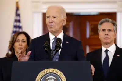 Biden recebe prêmio em Boston e alerta sobre “dias sombrios” Biden recebe prêmio em Boston e alerta sobre “dias sombrios”