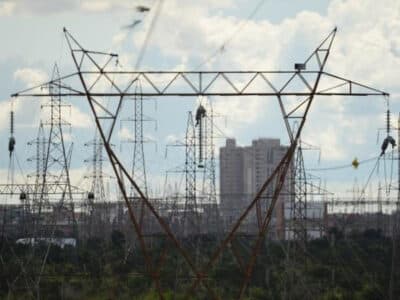 Eduardo Braga afirma que relatório da MP do setor elétrico sairá até 28 de outubro Eduardo Braga afirma que relatório da MP do setor elétrico sairá até 28 de outubro