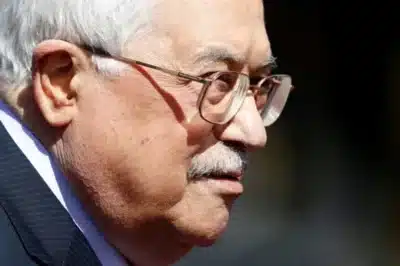 Mahmoud Abbas busca garantir paz duradoura com ativistas israelenses Mahmoud Abbas busca garantir paz duradoura com ativistas israelenses