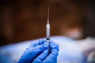 Injeção inteligente reduz câncer de cabeça e pescoço em 76% dos pacientes em seis semanas Injeção inteligente reduz câncer de cabeça e pescoço em 76% dos pacientes em seis semanas