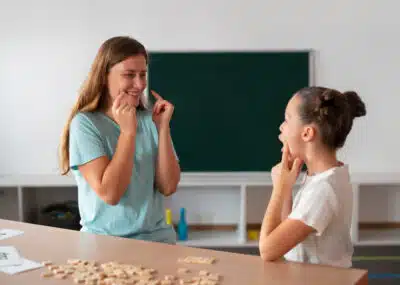 Fonoaudióloga alerta sobre sinais precoces de apraxia de fala na infância