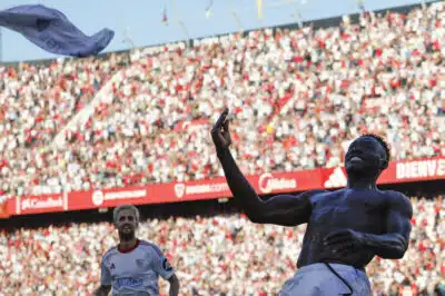 Barcelona sofre goleada para o Sevilla e quebra invencível na La Liga