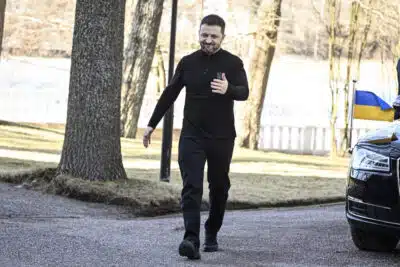 Zelensky visita os EUA para se encontrar com Trump e tratar do envio de armas de longo alcance Zelensky visita os EUA para se encontrar com Trump e tratar do envio de armas de longo alcance