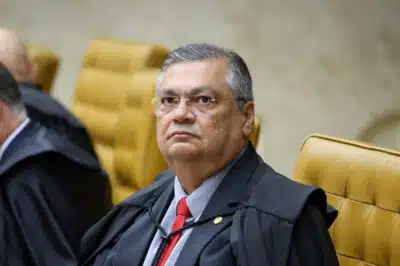 Dino ganha processo contra hospital e destinará verba após morte do filho Marcelo Dino ganha processo contra hospital e destinará verba após morte do filho Marcelo