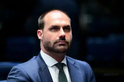 Defensoria solicita notificação de Eduardo Bolsonaro nos EUA, mas Moraes nega pedido Defensoria solicita notificação de Eduardo Bolsonaro nos EUA, mas Moraes nega pedido