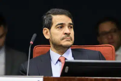 Jorge Messias critica “cupinização” de direitos trabalhistas com a pejotização