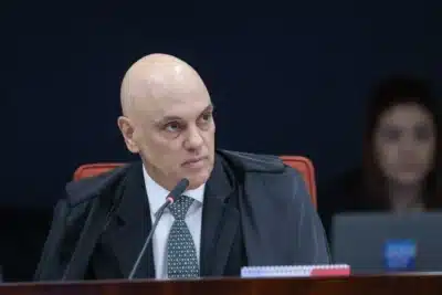 Moraes solicita julgamento presencial do núcleo 2 da trama golpista com ex-assessores de Bolsonaro