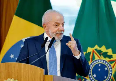 Lula promete embarcação e critica luxo na COP30 em Belém Lula promete embarcação e critica luxo na COP30 em Belém